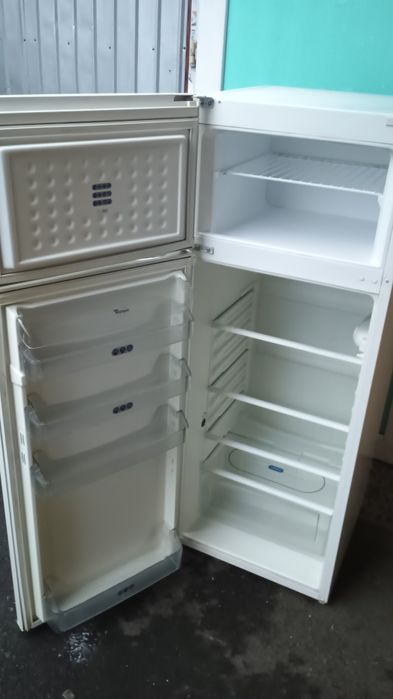 Frigider cu 2 uși Whirlpool.Asigur Transport