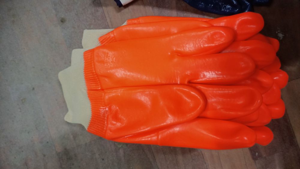 Продам резиновые перчатки