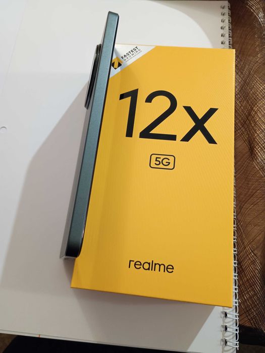 Realme 12x с подарък като нов