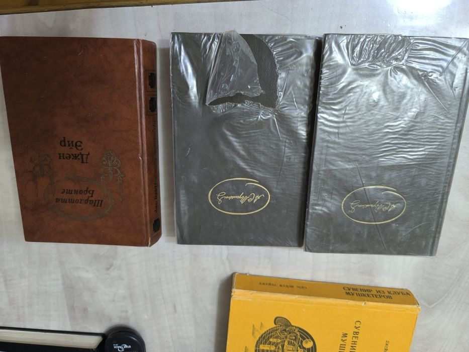 Продам книги в отличном состоянии.