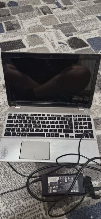 Laptop toshiba nefunctional cablu inclus