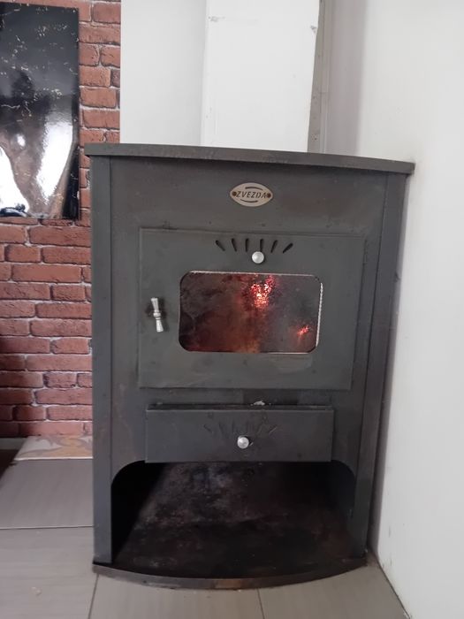 Se vinde temosemineu pe lemne  14 KW an stare foarte bună  folosit o iarnă. Pozele indica o antretinere optimă și vine ansotit de accesoriile necesare