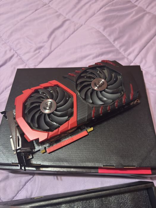 Продавам AMD Radeon RX570 4 gb
