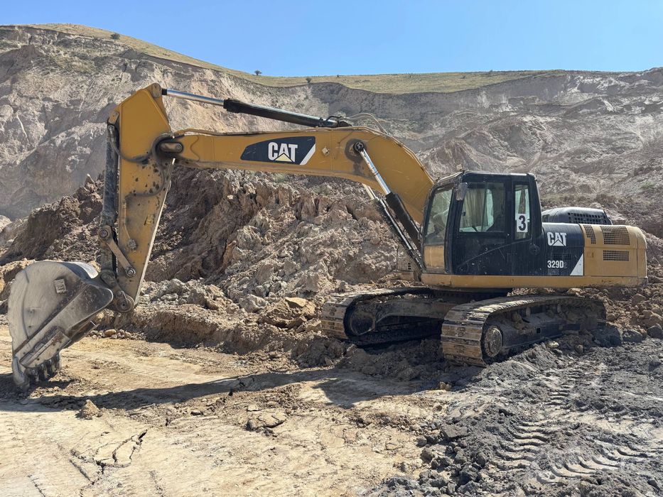 Caterpillar 329D 1.8 куб эксковатори сотилади