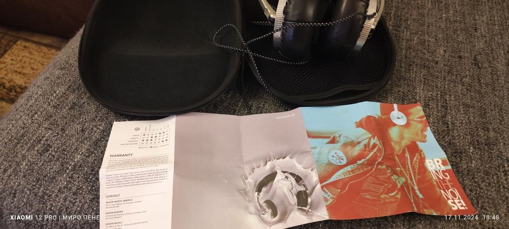 Чисто нови слушалки NIXON THE MASTER BLASTER