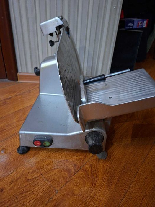 Слайсер /колбасарезка/