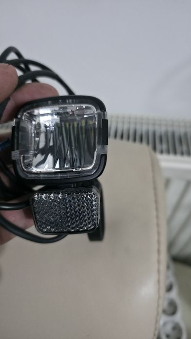 Far bicicletă electrică