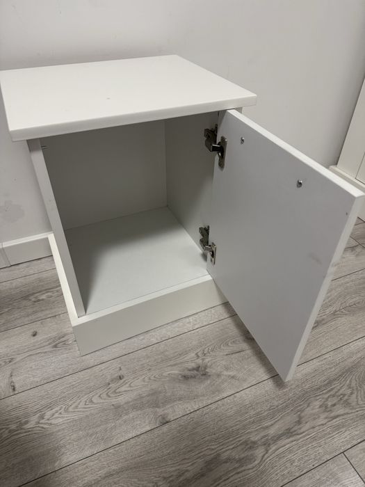 Vand mobila de dormitor 2 parti el/ea,  stare ca nou