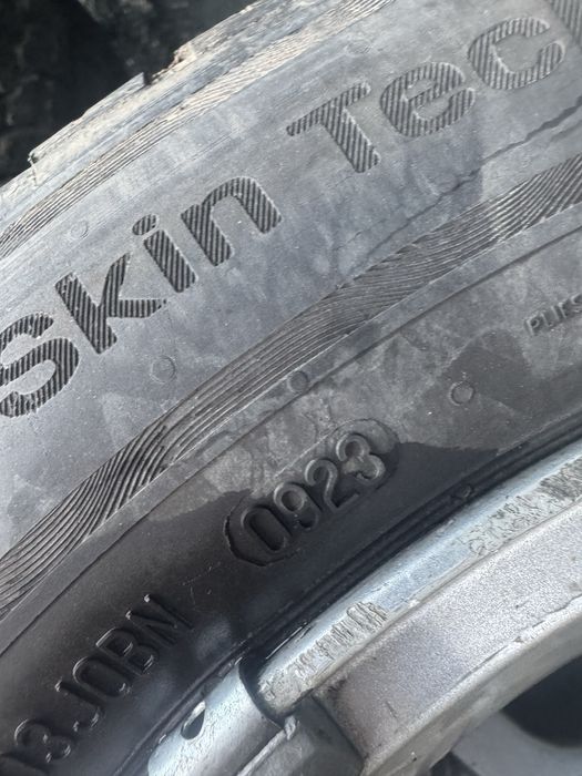 Летни Гуми с Лети джанти 195/60 R15 от Ford dot 0923