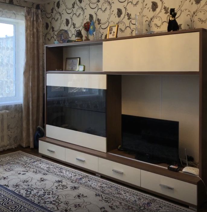 Шкаф для гостиной