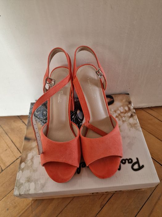 Дамски сандали на ток