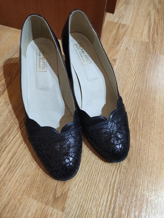 Vând pantofi dama din piele naturala