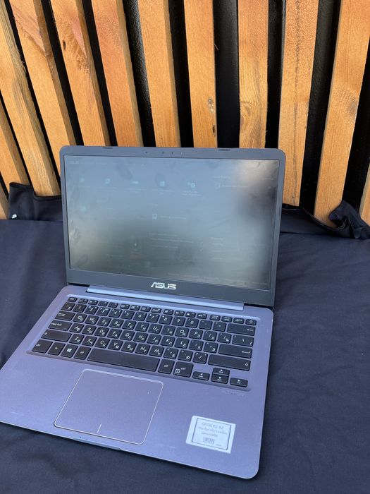 Ноутбук Asus e406m