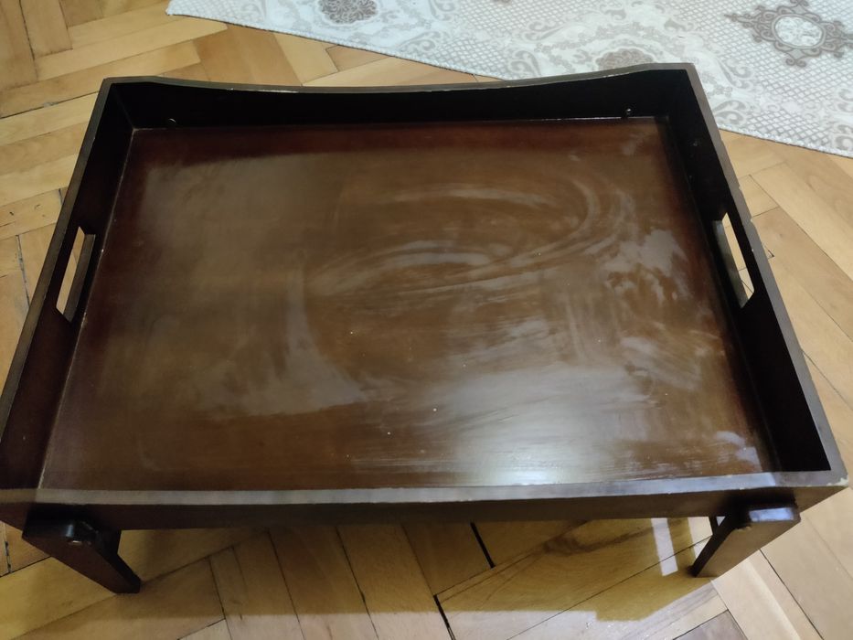 Много интересна ниска маса