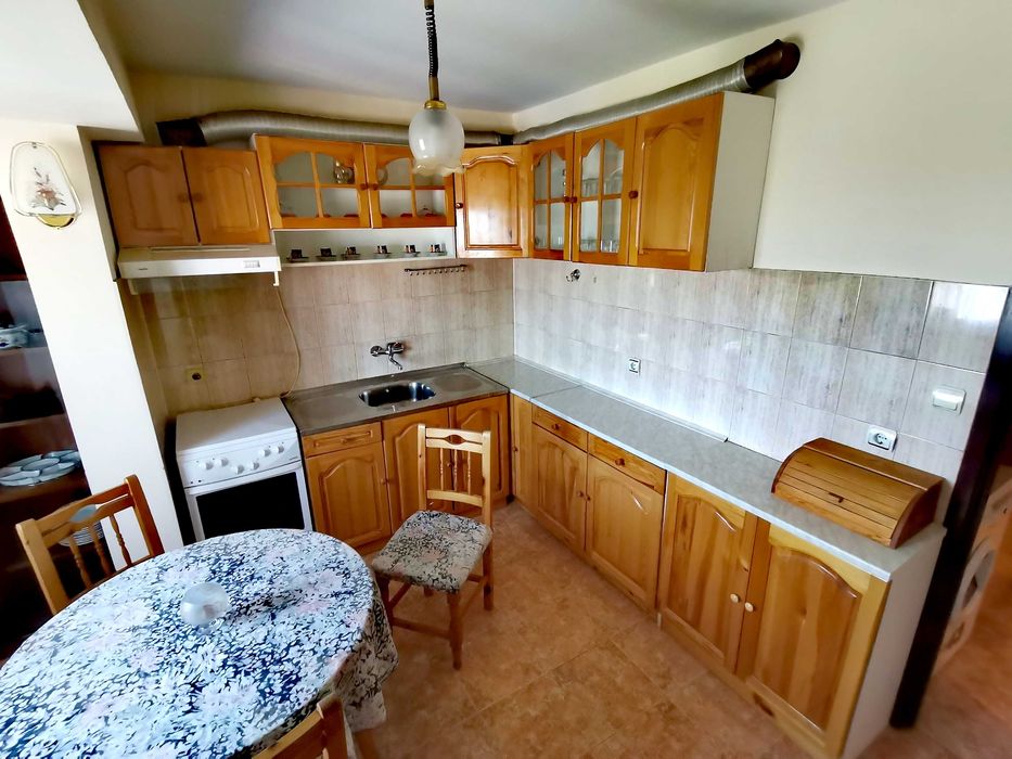 Дава се под наем Двустаен апартамент в Бургас, Изгрев - 68 кв.м за 204 € - Снимка #1