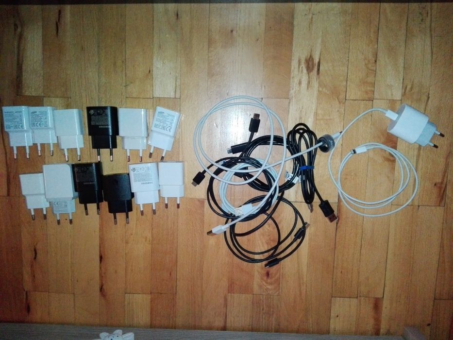 Зарядни за телефон таблет