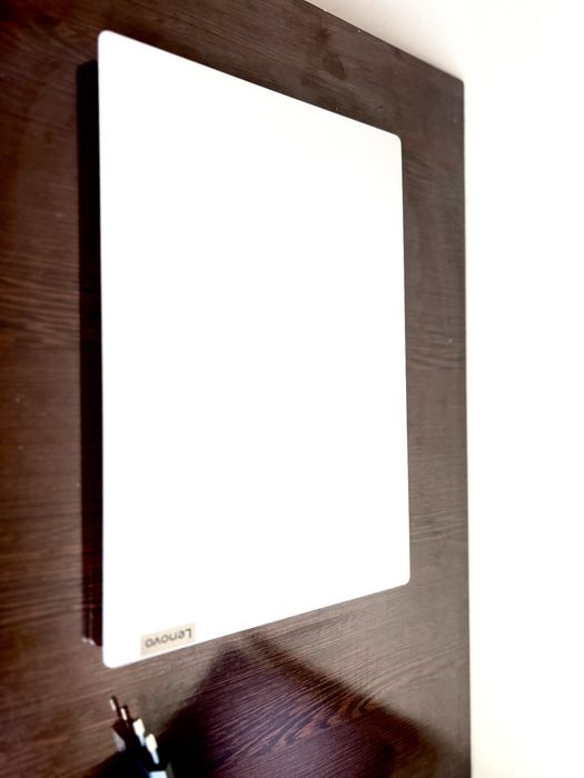 Lenovo noutbuk sotiladi