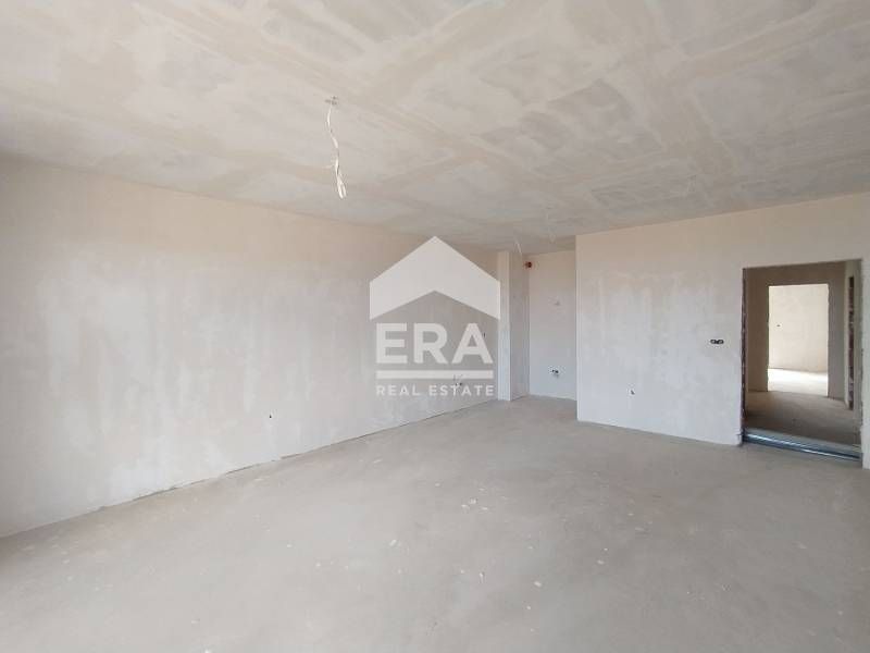 Тристаен апартамент за продажба, в новопостроена сграда с Акт 16, във