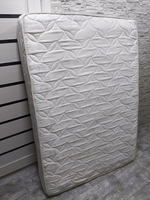 Матрас  белый продам