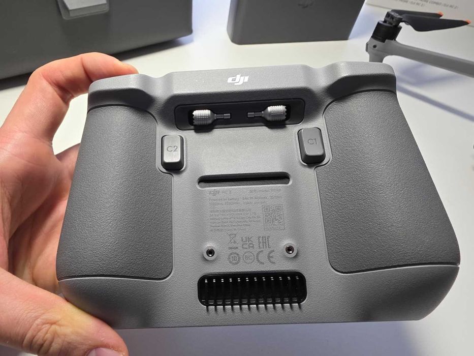 Drona DJI Air 3 Fly More Combo (RC2 controller)