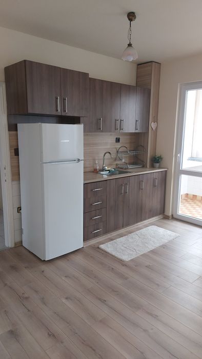 Тристаен апартамент до парк Лаута