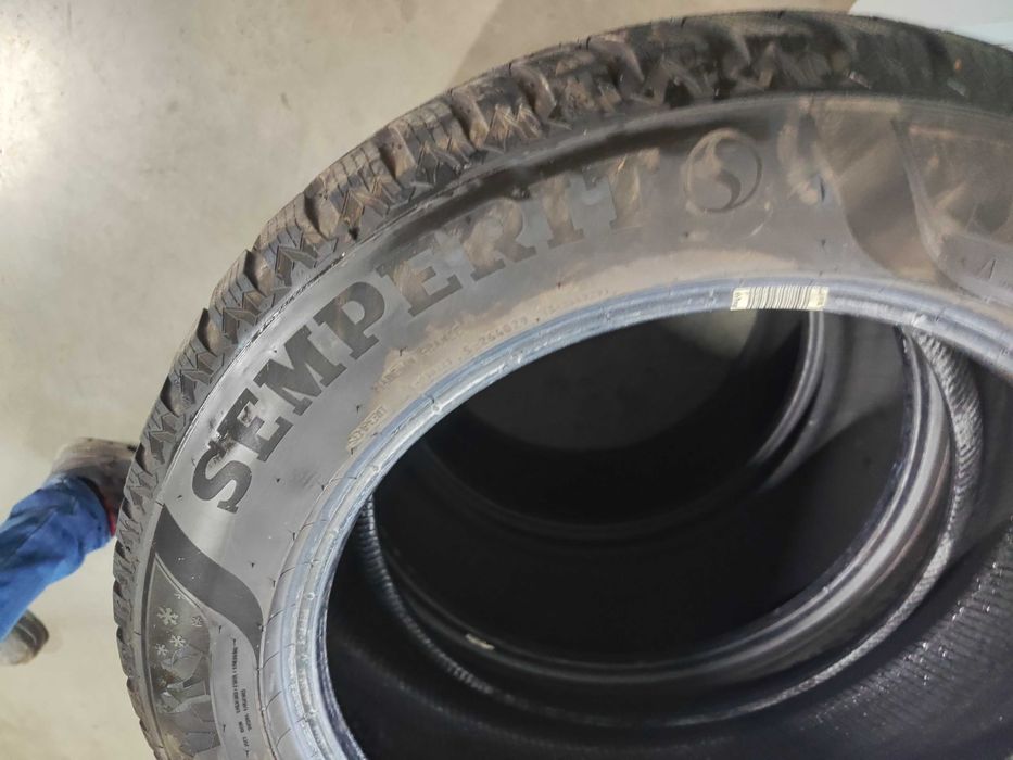 2бр.зимни гуми 235/55/18 Semperit