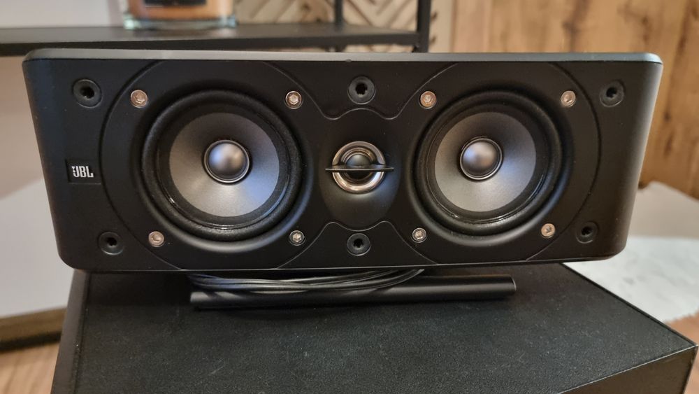 Активен субуфер JBL sub 200/230 и сателити