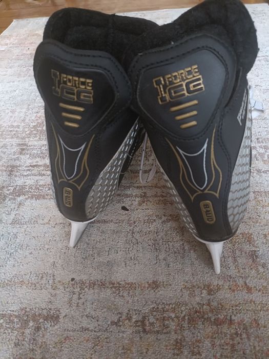 Продам коньки хоккейные