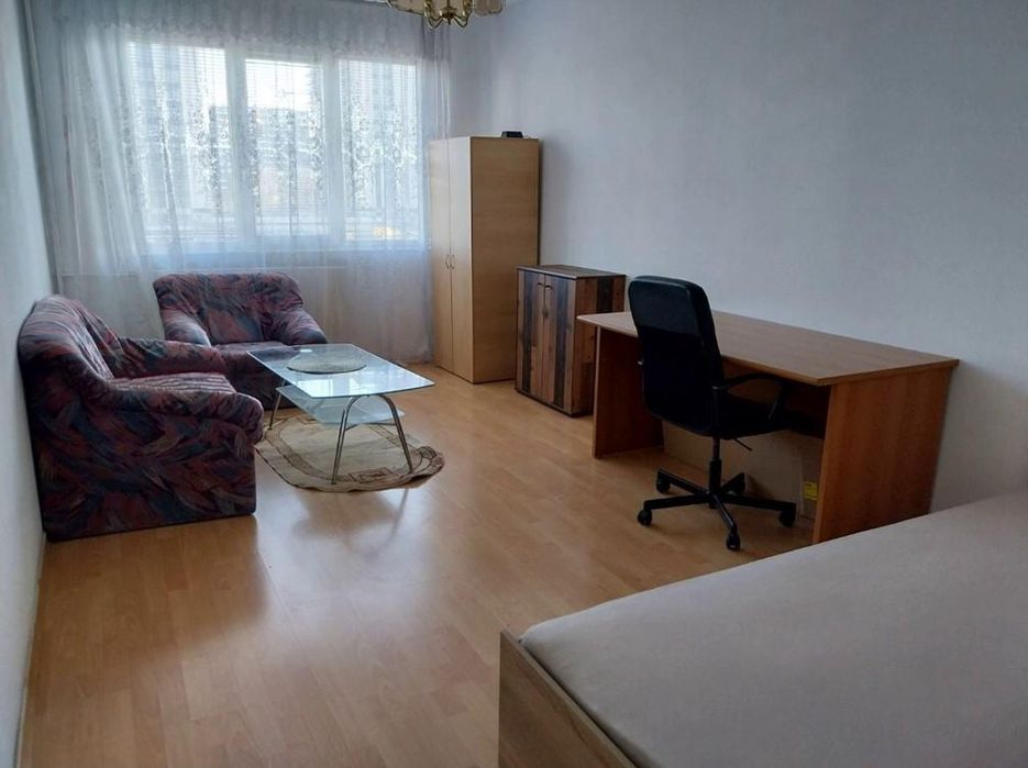 Тристаен апартамент в ж.к. Фондови жилища.