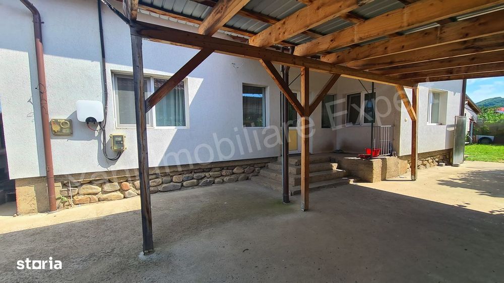 Casă de vânzare în comuna Albeștii de Argeș, județ Argeș.