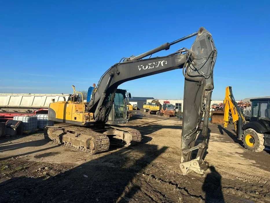 Dezmembrez excavator Volvo EC210 CL - piese de schimb Volvo