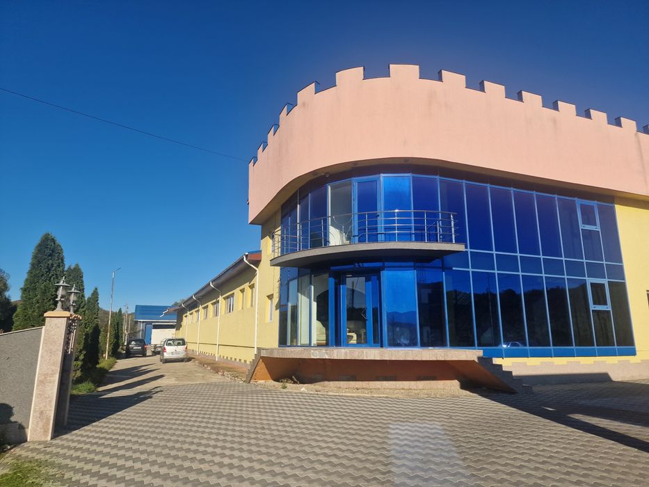 Hala și birouri de închiriat