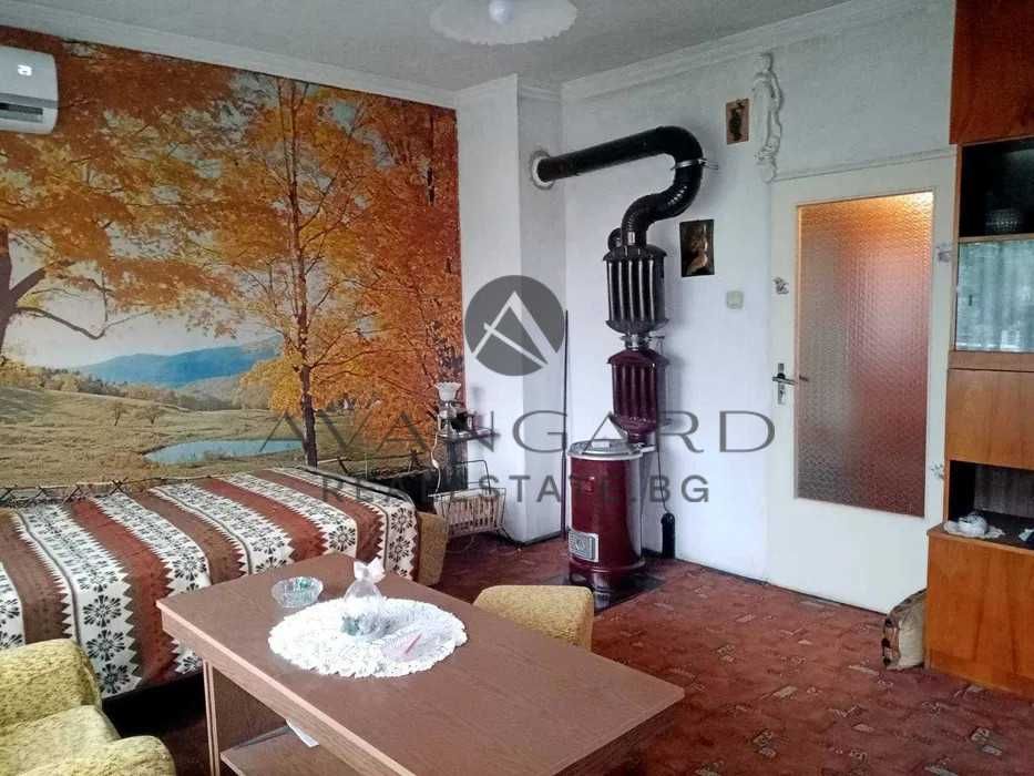 оф.19043 3-стаен РЕАЛНА КВАДРАТУРА Прослав