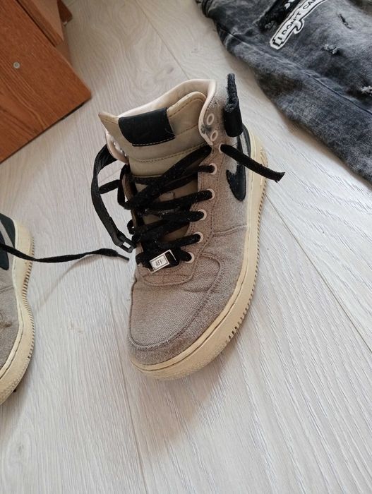 Vând papuci nike și pantaloni