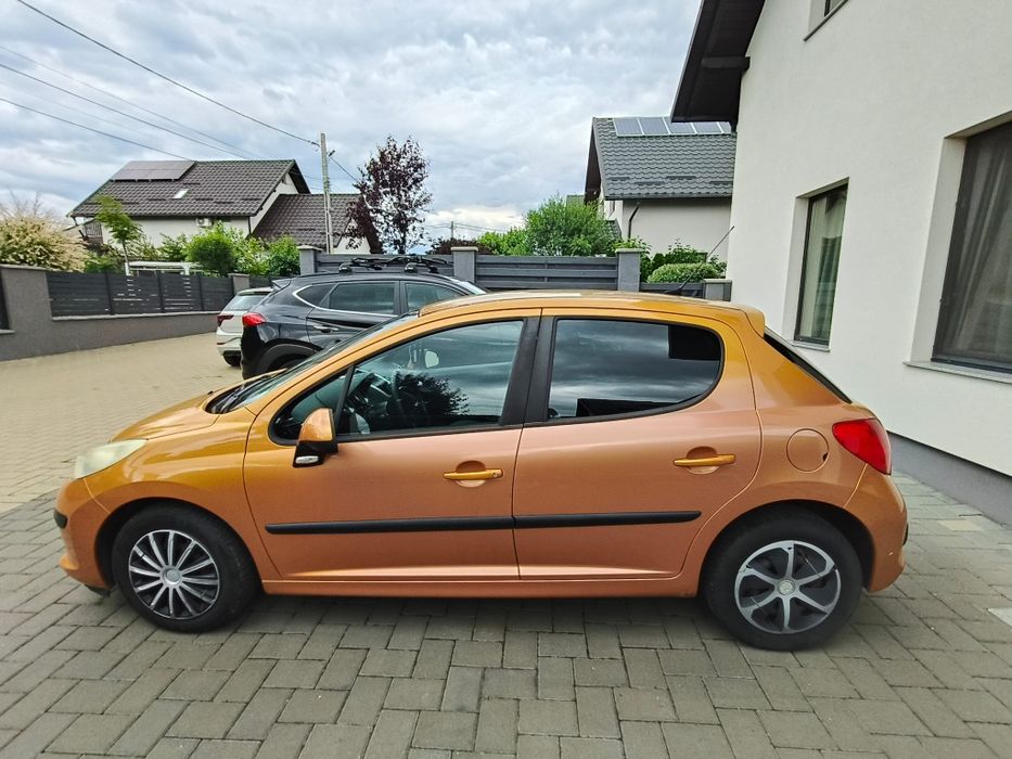 Vând Peugeot 207  an 2008   80.700 km