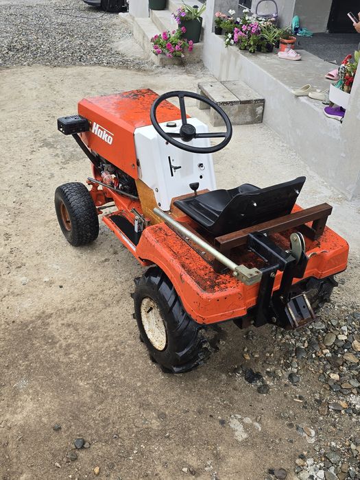 Tractoras Hako 13 cp