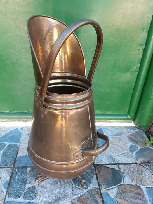Recipiente din alama cu labe leu si din tabla neagra pictata manual, inalte 56cm