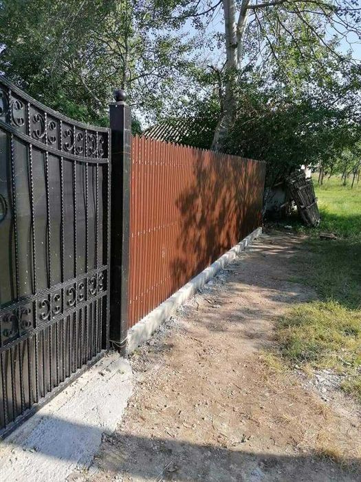 Garduri si porti din panouri stil jaluzele, tabla cutata, sipca metalica, plasa bordurata, fier forjat, BCA sau beton si alte modele la comanda
