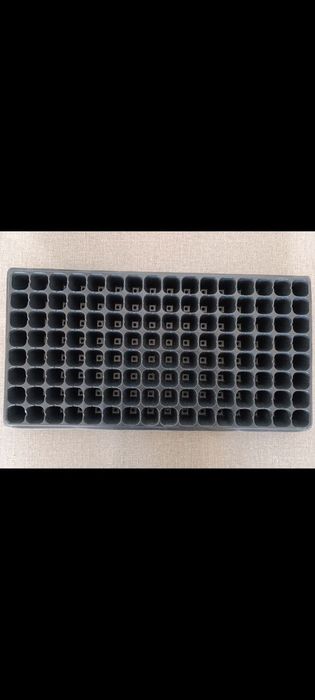 Koʻchat yetishtirsh uchun kaseta.128 ta.1 marta ishlangan