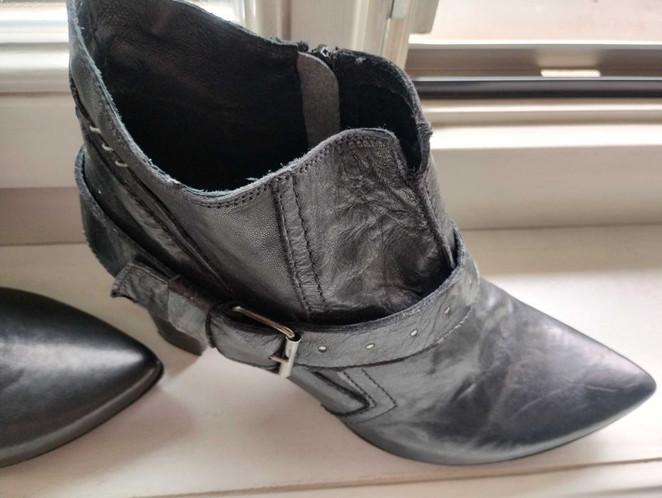 Боти от естествена кожа