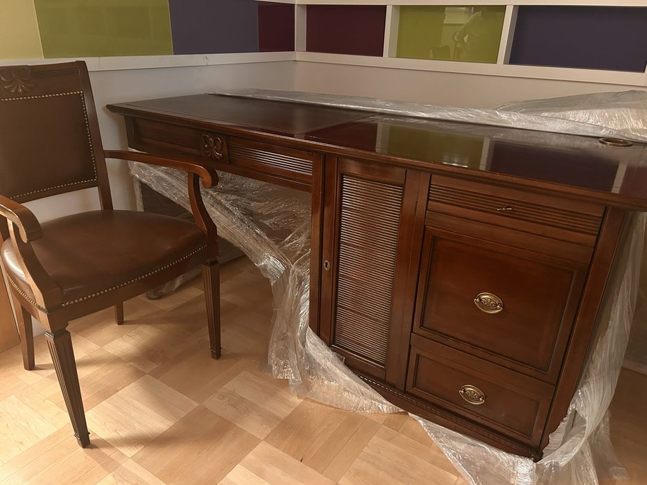 Стол офисный с креслом