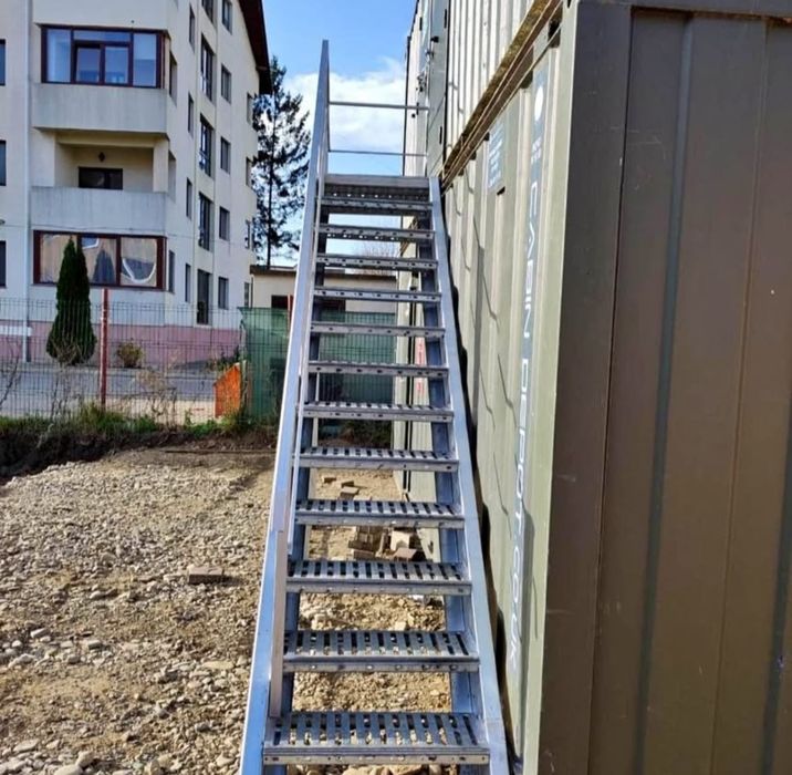 Confectionam scarii metalice zincate exterioare și pentru incendii , platforme, podete si balustrazi profesionale la cererea clientului . Asiguram tra