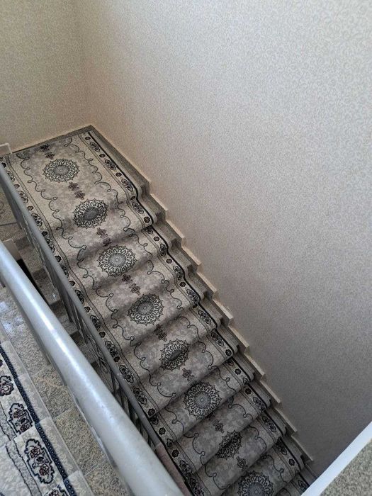 2 қаватли ҳовли срочна сотилади