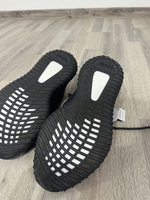 Yeezy 350 v2 noi