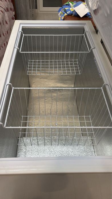 Продается большой морозильник