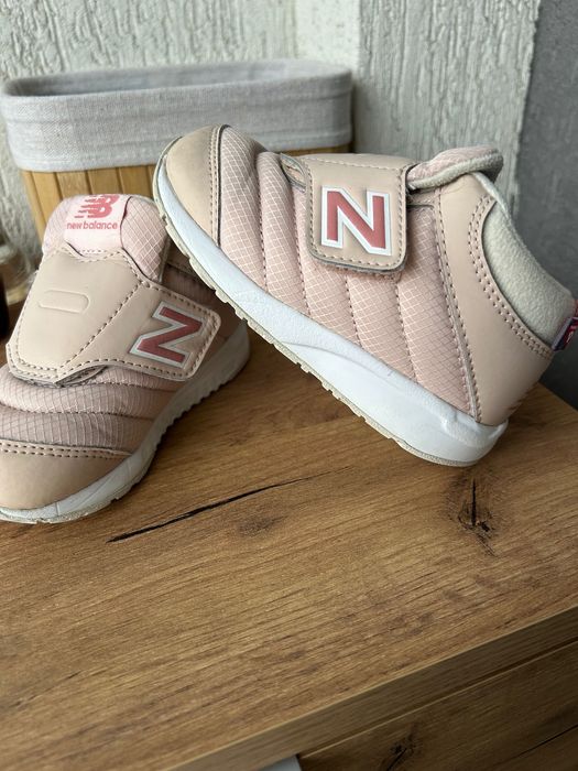 Детски боти за момиче New Balance