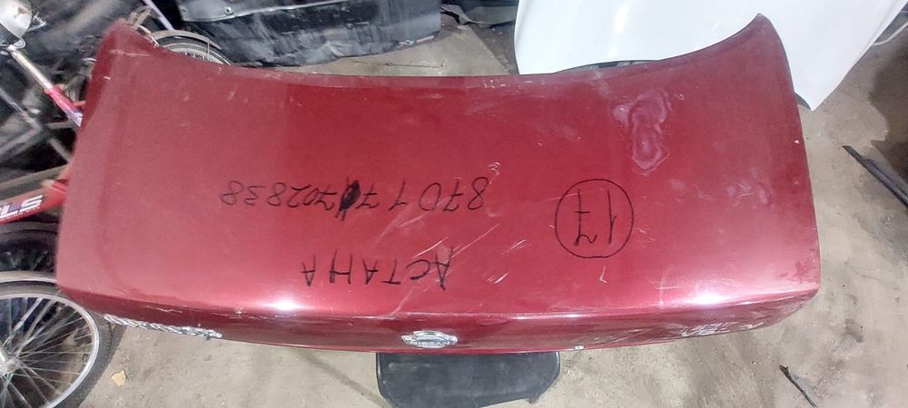 Продам крышка багажника