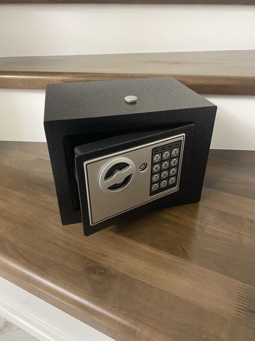 Ceйф електронний размер есть