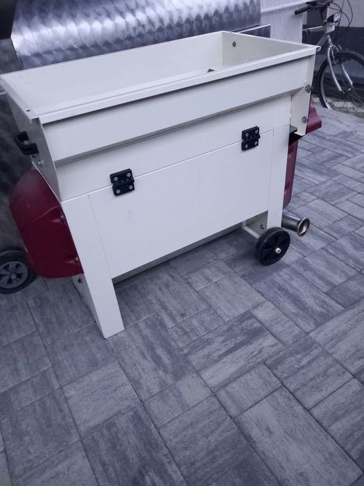 Zdrobitor cu desciorchinator electric