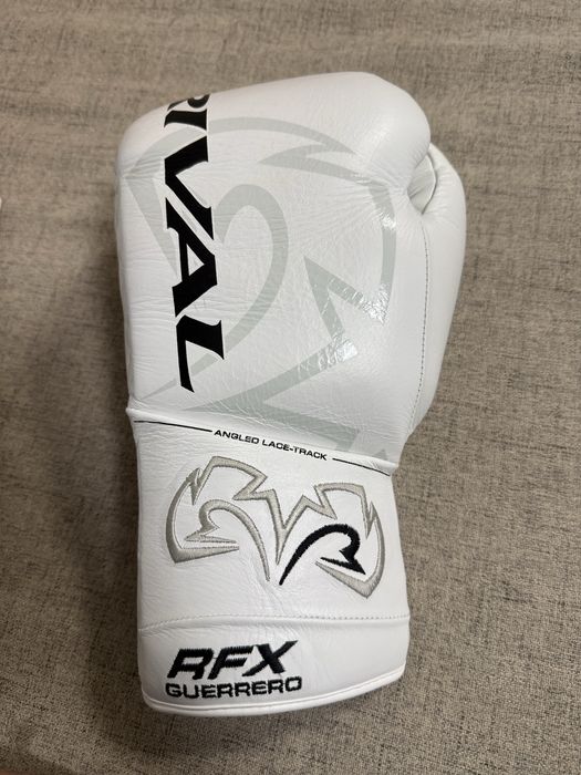 Боксови ръкавици RIVAL HDE-F 10 oz pro